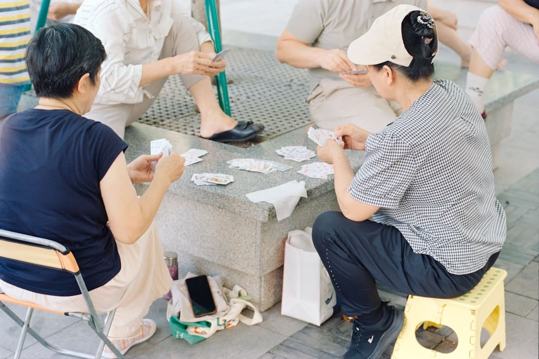 三大股指开盘涨跌不一 沪指低开0.11%